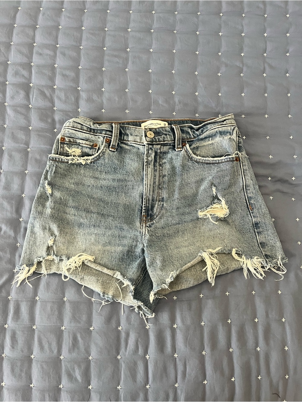 Abercrombie & Fitch high rise distressed jean shorts - size 28/6